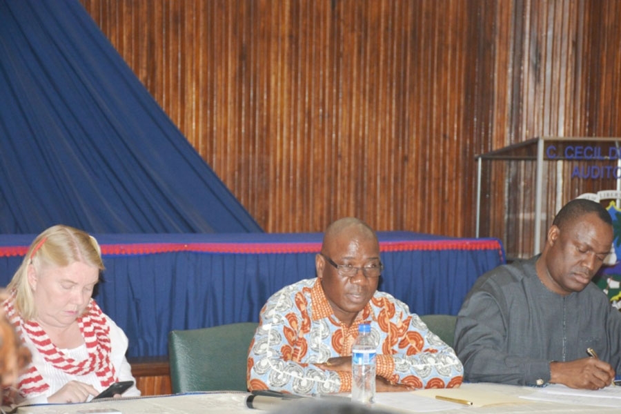 Улучшение государственной службы посредством заключения контрактов и социальной ответственности