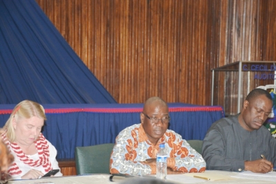 Am&eacute;liorer la fonction publique gr&acirc;ce aux contrats de performance et &agrave; la responsabilit&eacute; sociale