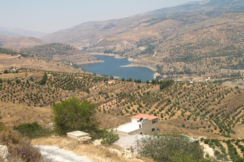 قنوات الري للوصول إلى المياه في الأردن